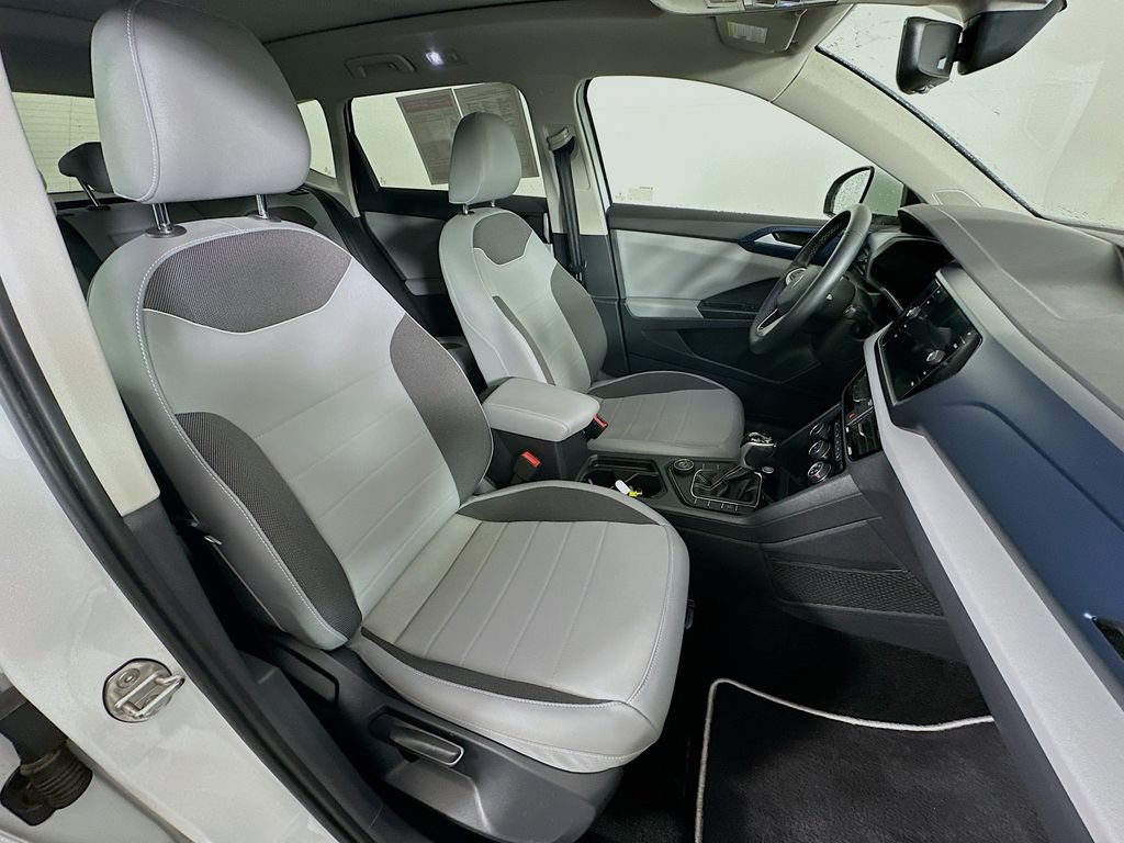 2023 Volkswagen Taos SE - Photo 35