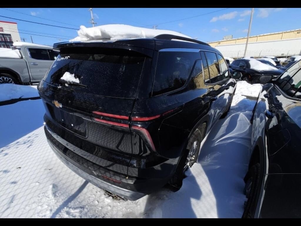 Used 2025 Chevrolet Traverse LT SUV