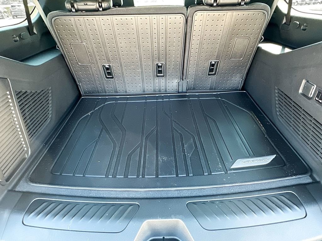 2026 Chevrolet Suburban LT - Photo 33