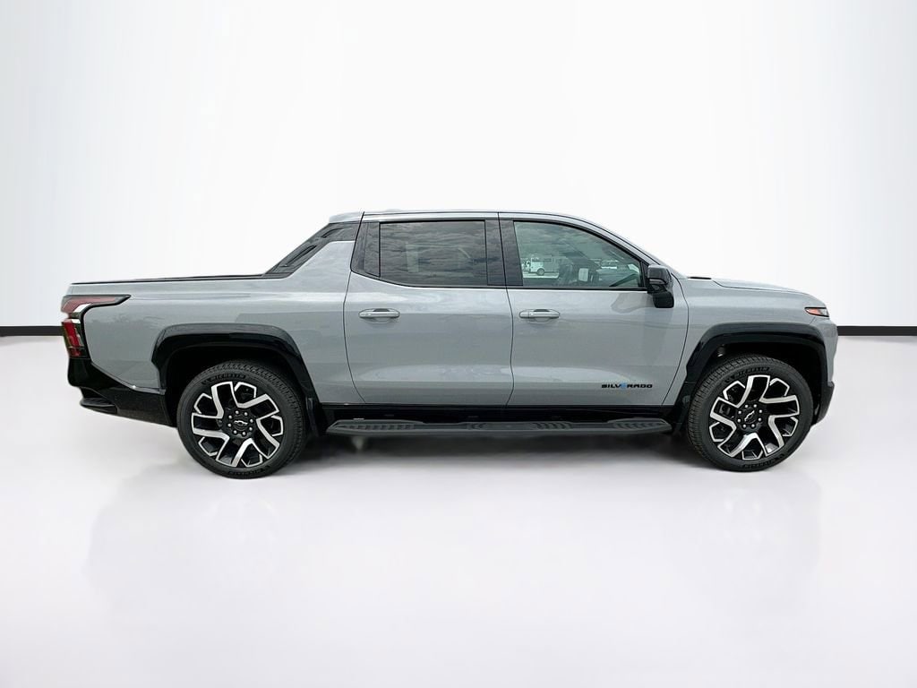 2025 Chevrolet Silverado EV RST - Photo 10
