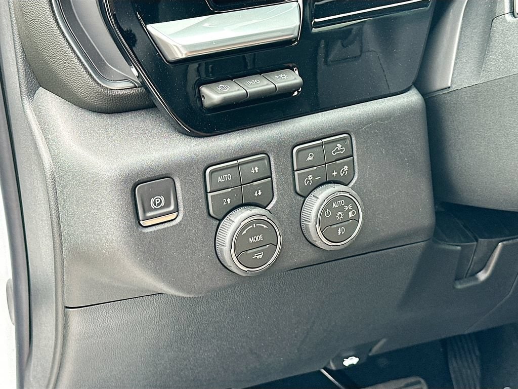 2026 Chevrolet Silverado 3500 HD High Country - Photo 13