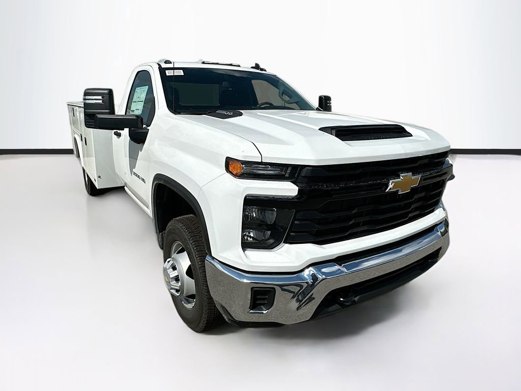 2025 Chevrolet Silverado 3500HD Work Truck photo 2