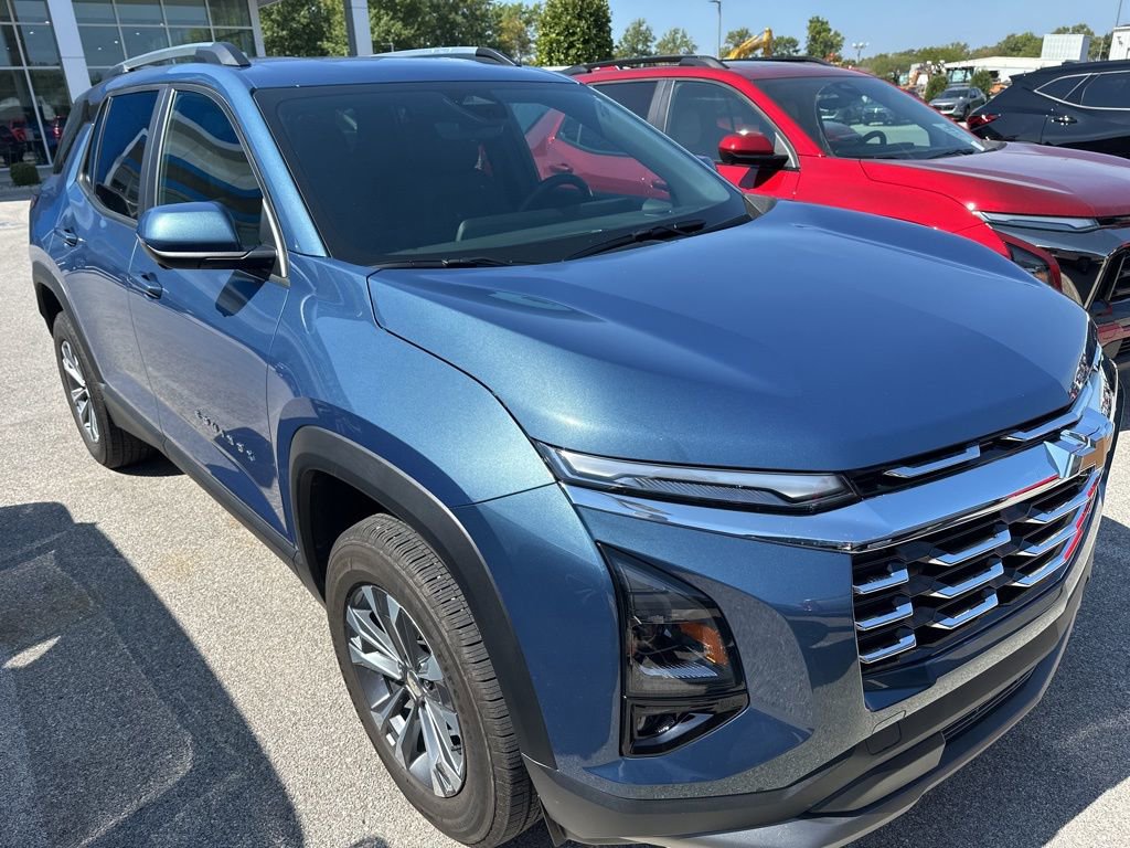 2025 Chevrolet Equinox LT photo 2