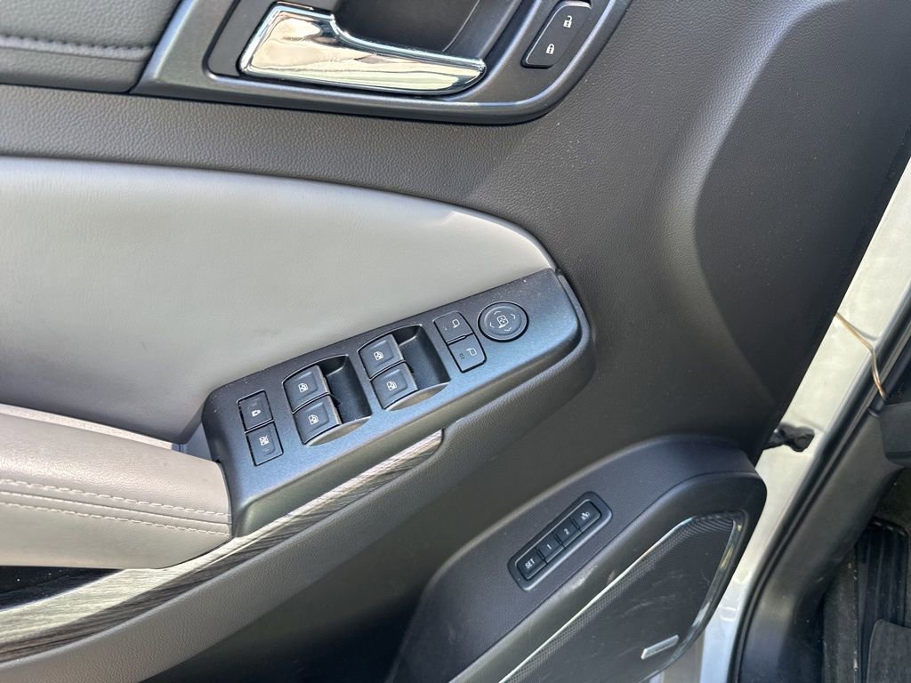2015 Chevrolet Tahoe LT photo 4