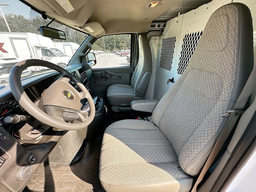 2025 Chevrolet Express Cargo Work Van - Photo 24
