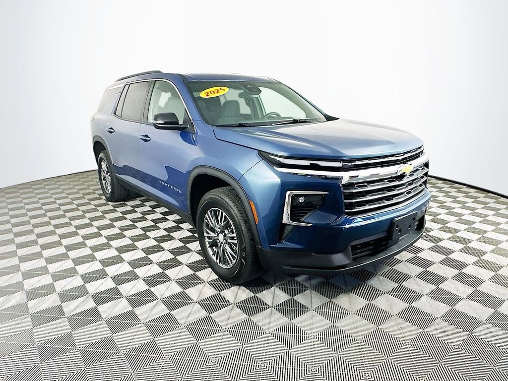 Used 2025 Chevrolet Traverse LT SUV