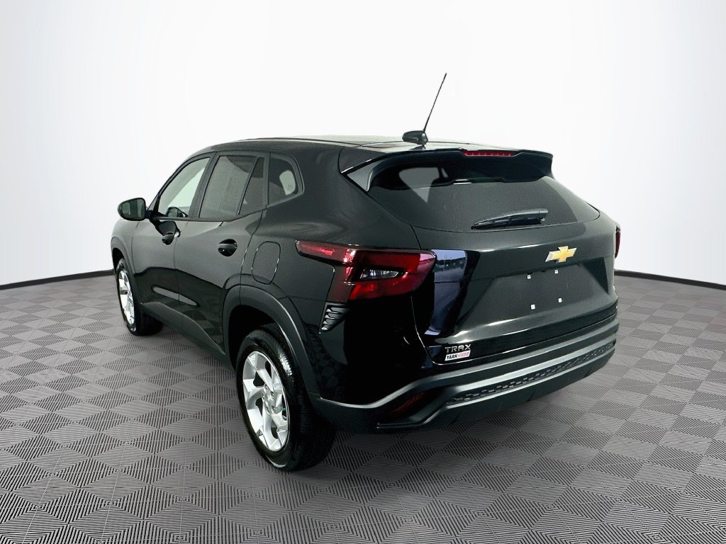 2024 Chevrolet Trax LS - Photo 8