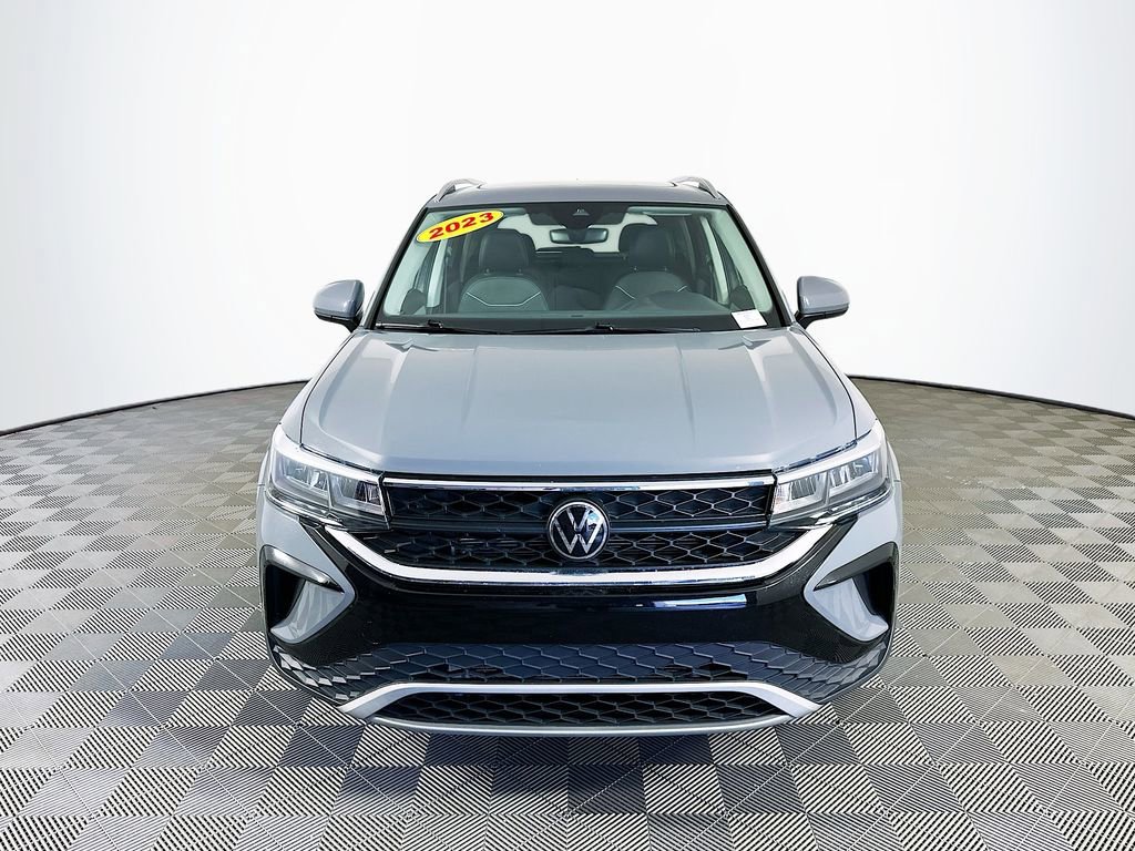 2023 Volkswagen Taos SE photo 2