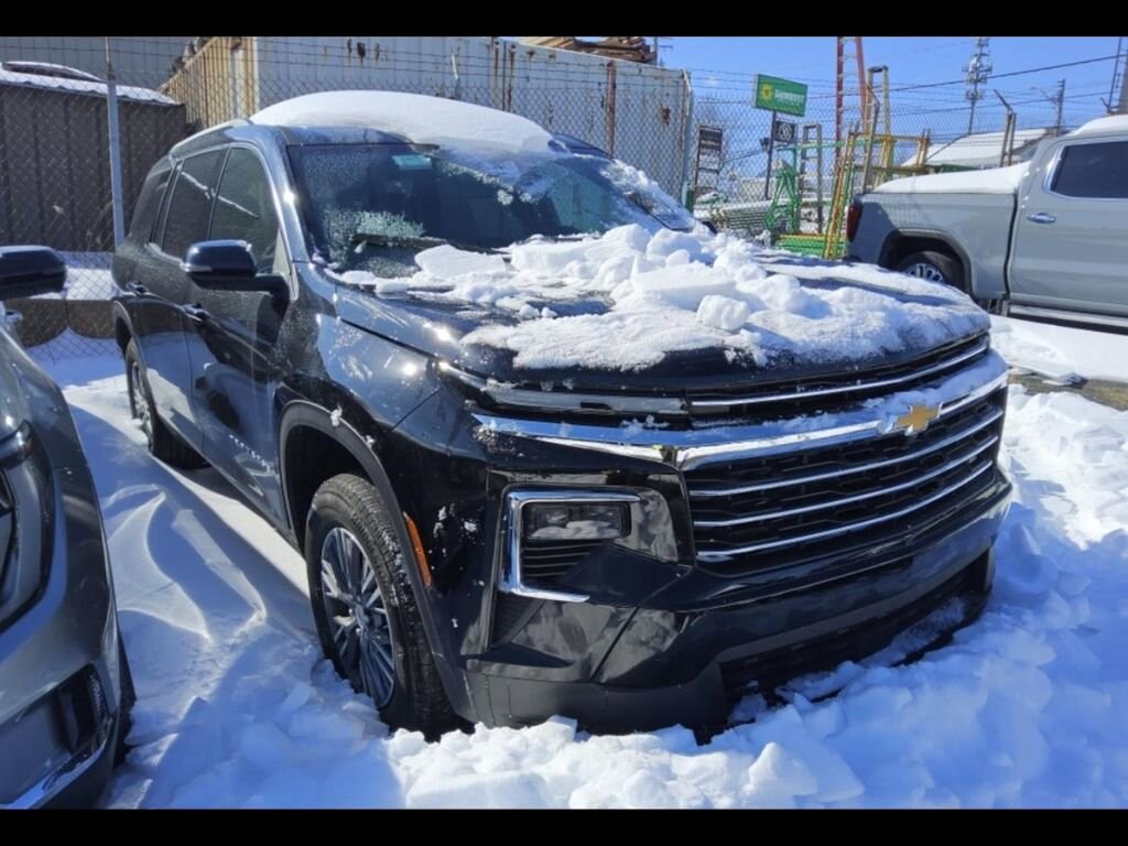 Used 2025 Chevrolet Traverse LT SUV