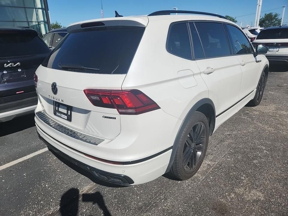 2022 Volkswagen Tiguan SE R-Line Black photo 4
