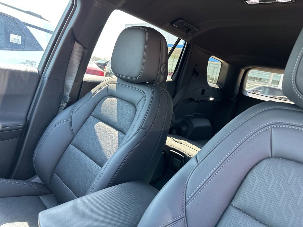 2025 Chevrolet Equinox LT photo 4