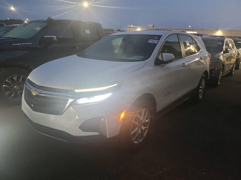 2024 Chevrolet Equinox LT photo 2