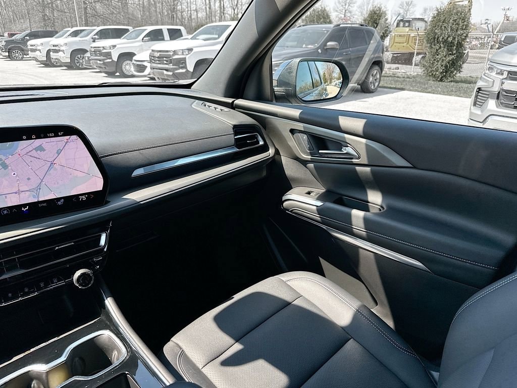 2025 Chevrolet Traverse LT - Photo 31
