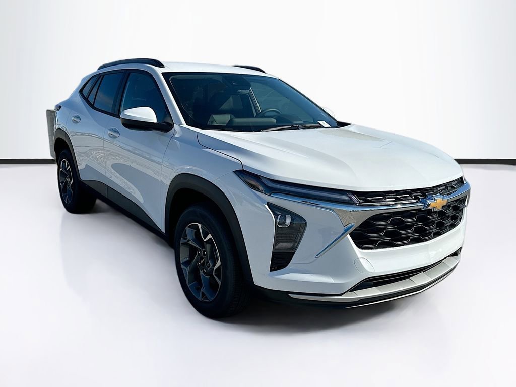 2025 Chevrolet Trax LT photo 2