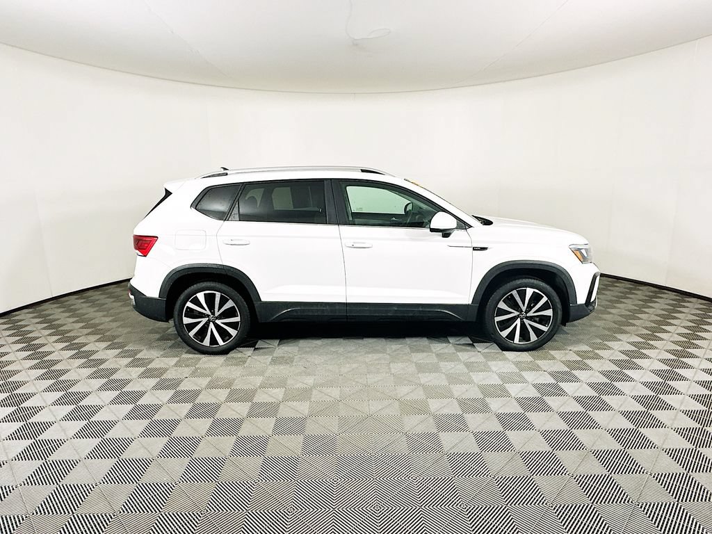 2023 Volkswagen Taos SE - Photo 12