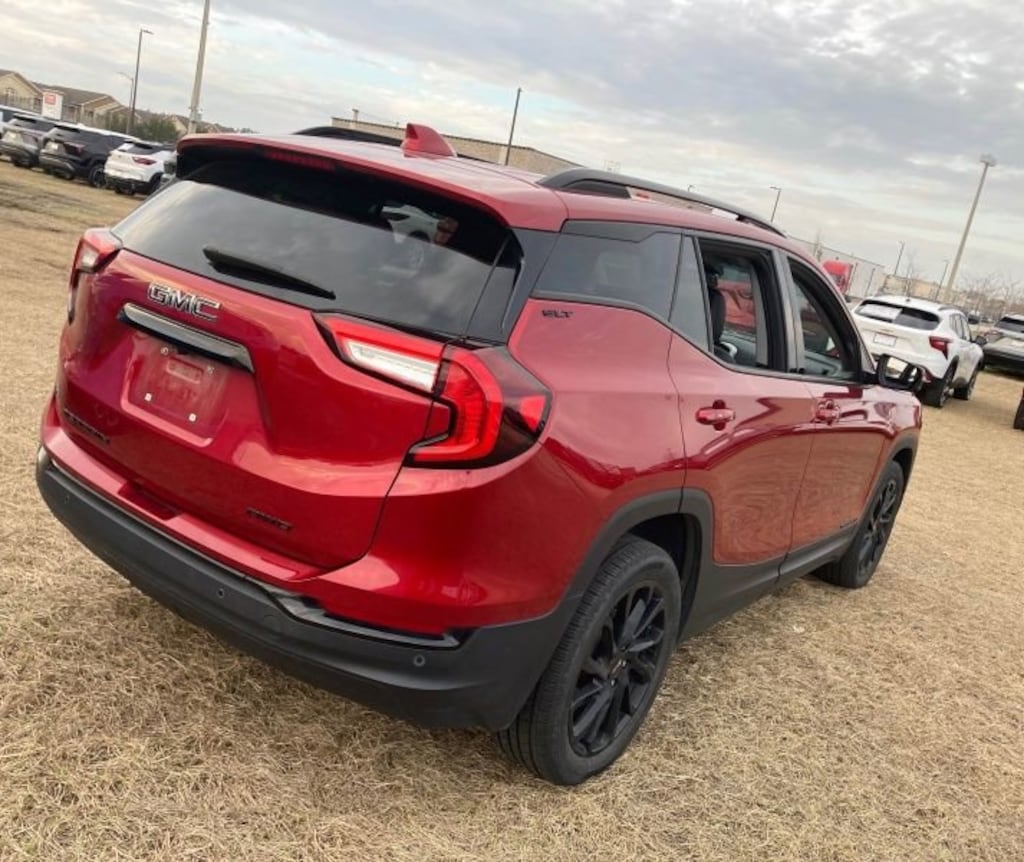 Used 2024 GMC Terrain SLT SUV
