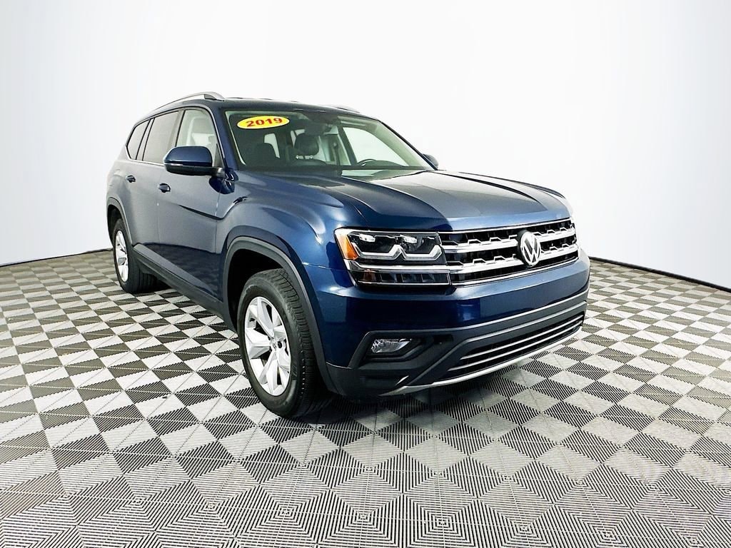 Used 2019 Volkswagen Atlas SE with VIN 1V2LR2CA8KC505464 for sale in Perrysburg, OH