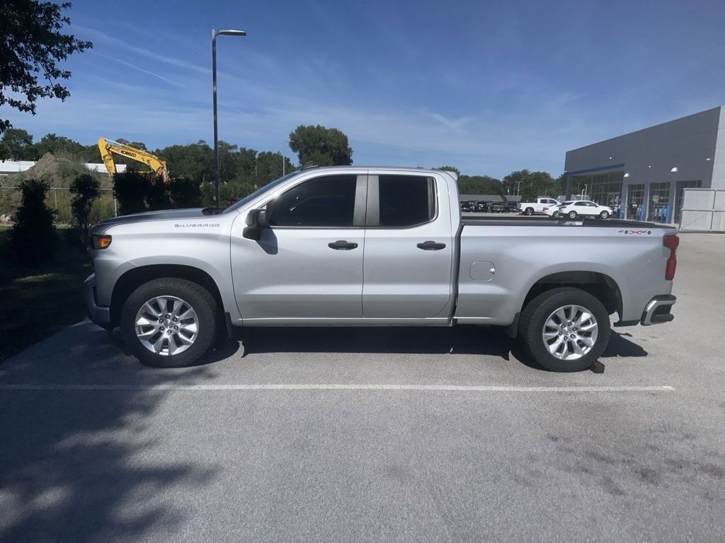 2021 Chevrolet Silverado 1500 Custom photo 2