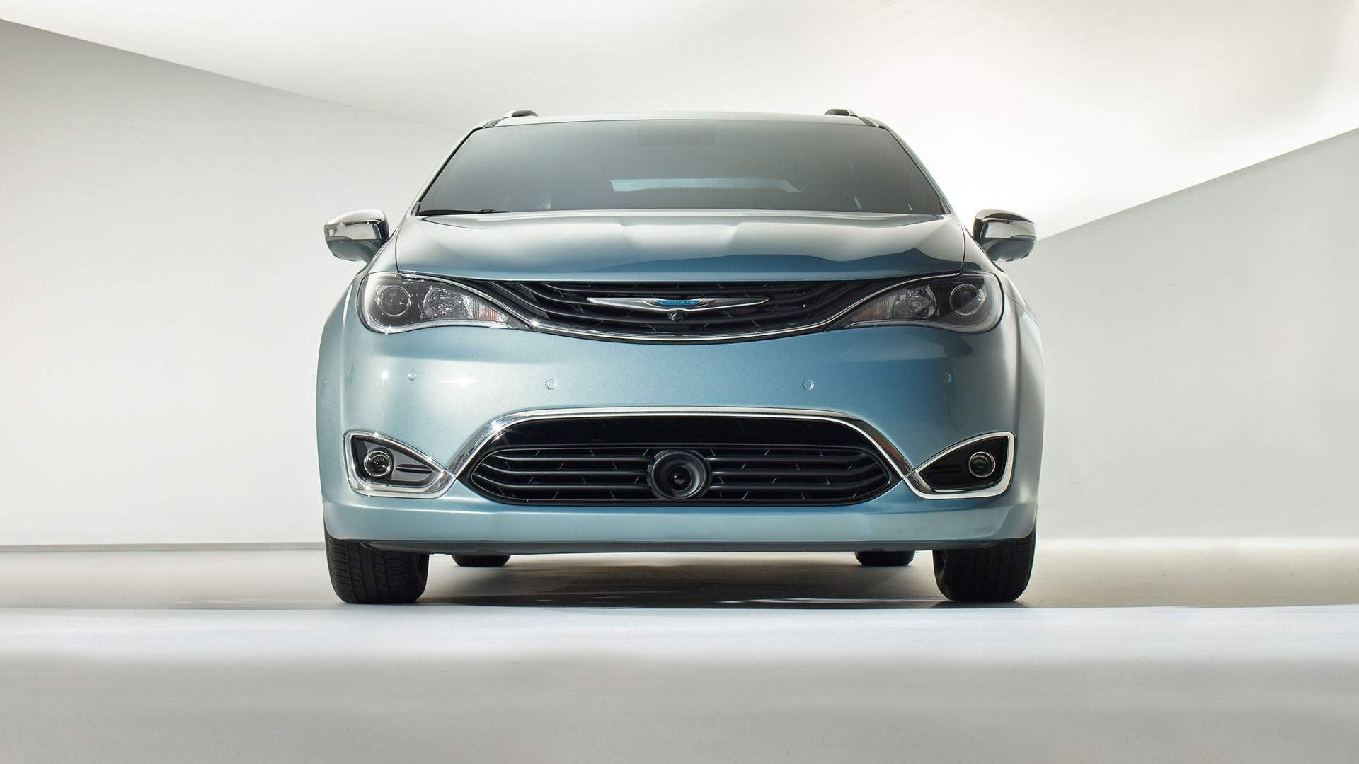 2017 Chrysler Pacifica Front.jpg 2017 Chrysler Pacifica Front