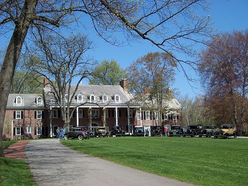 Wildwood Manor House.jpg Outside on the front lawn of the Wildwood Preserve Metropark in Toledo, OH