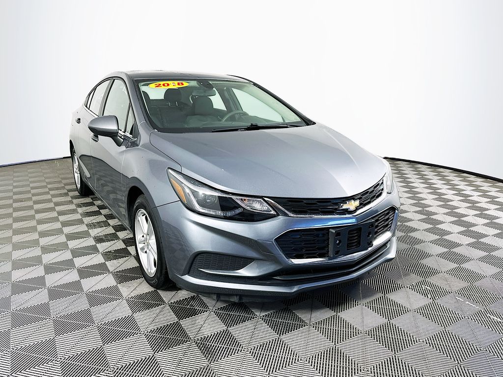 2018 Chevrolet Cruze LT photo 2
