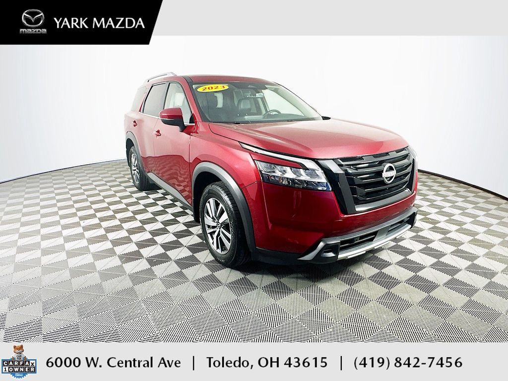 2023 Nissan Pathfinder SL 4WD's photo