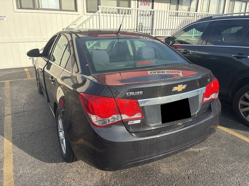 2014 Chevrolet Cruze photo 2
