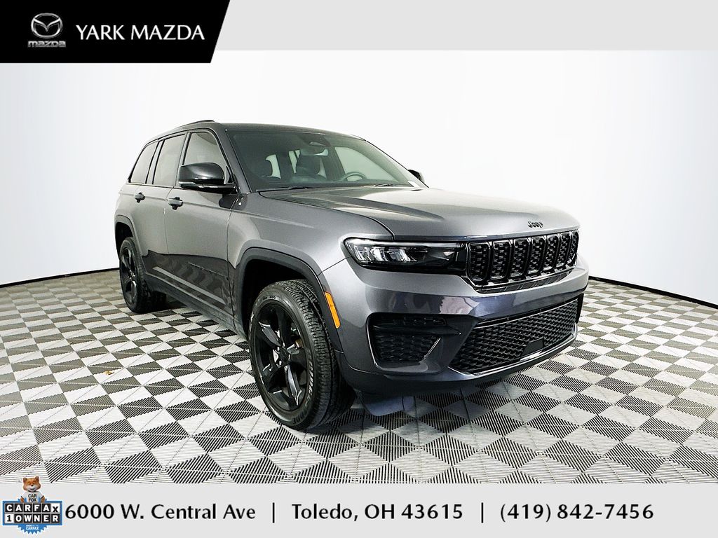 2023 Jeep Grand Cherokee Altitude's photo