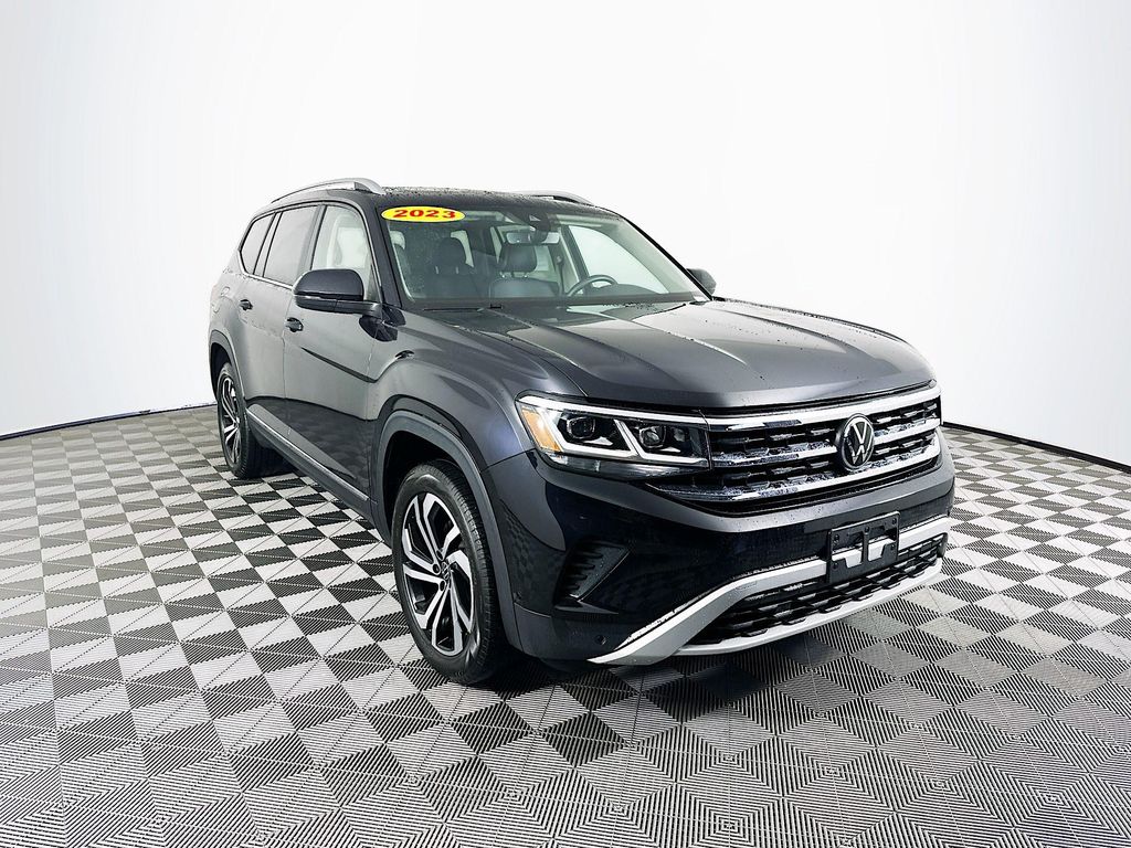 2023 Volkswagen Atlas SEL photo 2
