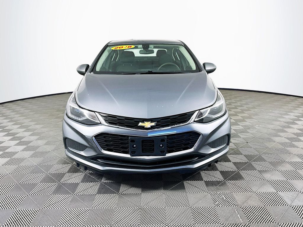 2018 Chevrolet Cruze LT photo 3