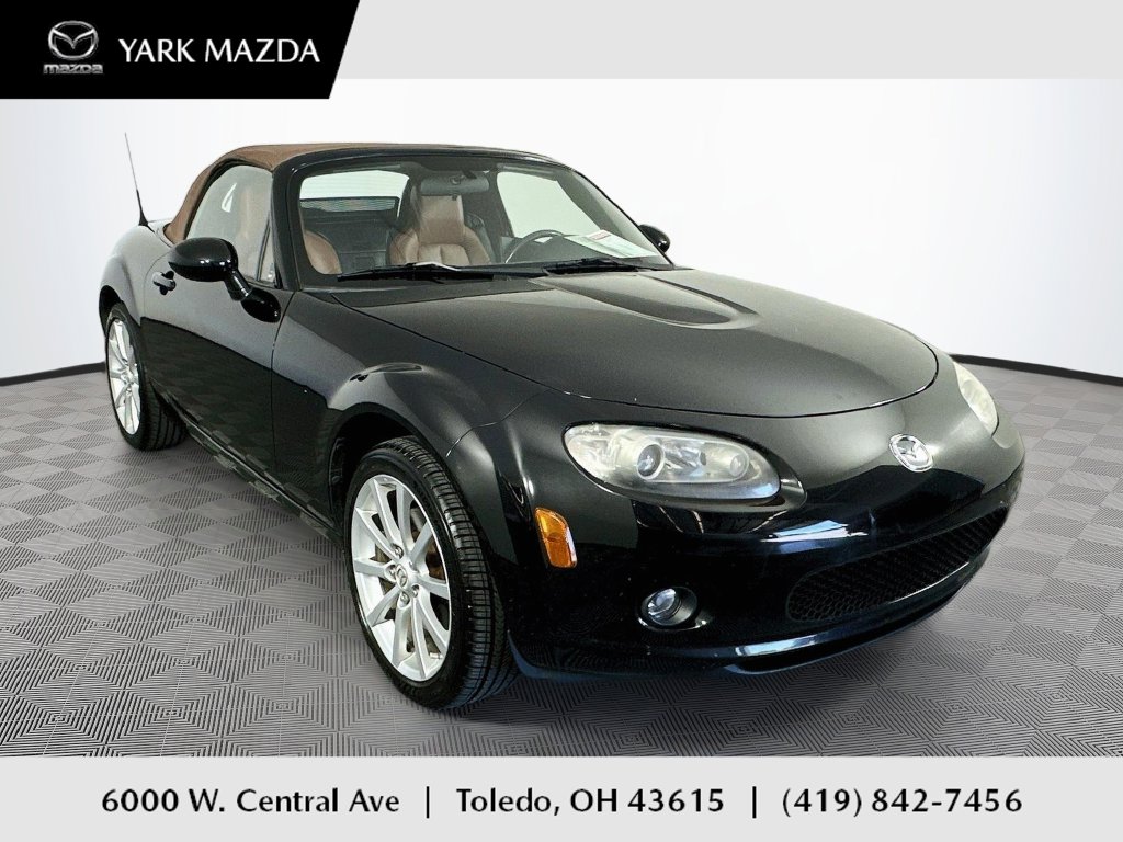Used 2007 Mazda MX-5 Miata Grand Touring with VIN JM1NC25FX70130304 for sale in Toledo, OH
