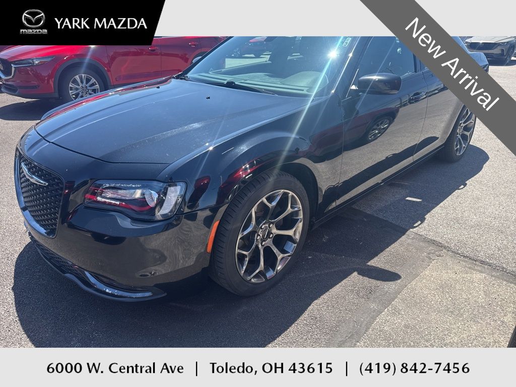 2016 Chrysler 300 S's photo