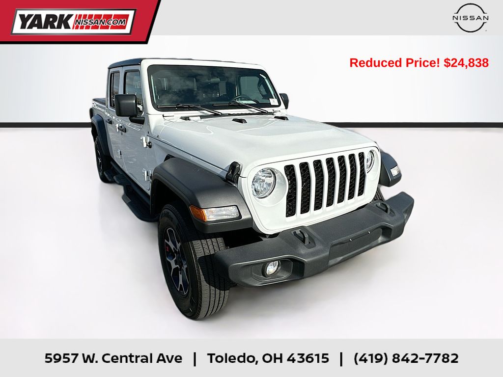 2022 Jeep Gladiator Sport's photo