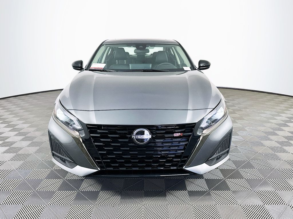 2025 Nissan Altima SR photo 3