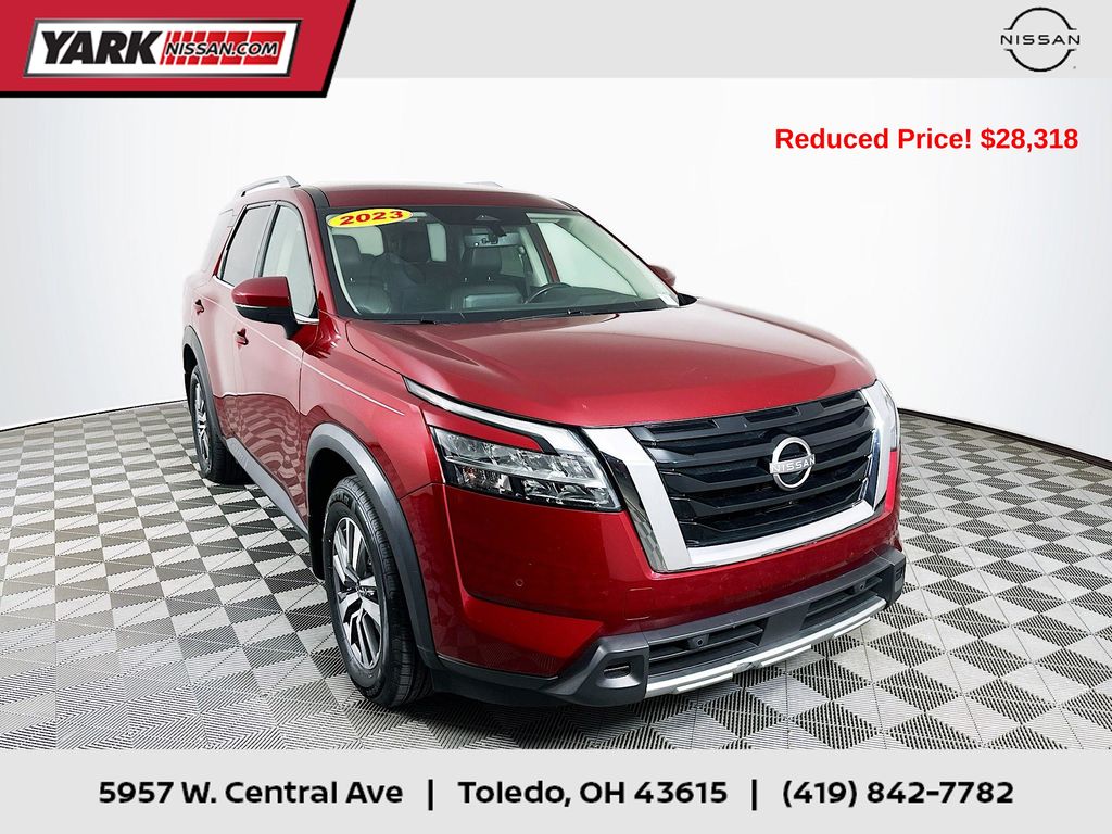 2023 Nissan Pathfinder SL 4WD's photo