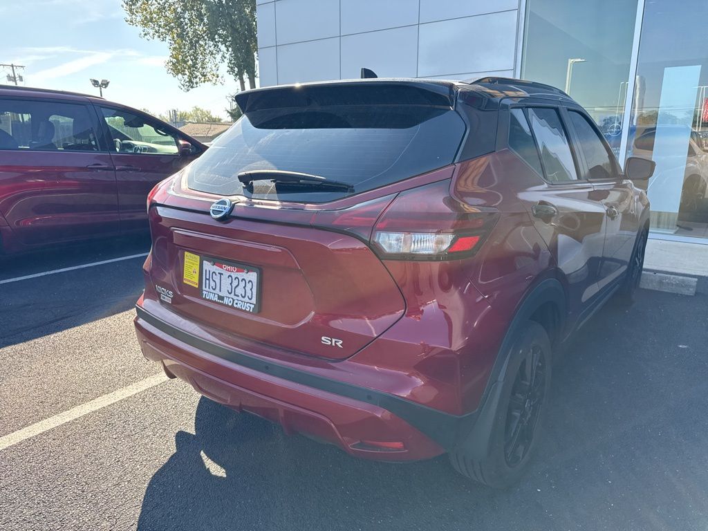 2021 Nissan Kicks SR photo 3