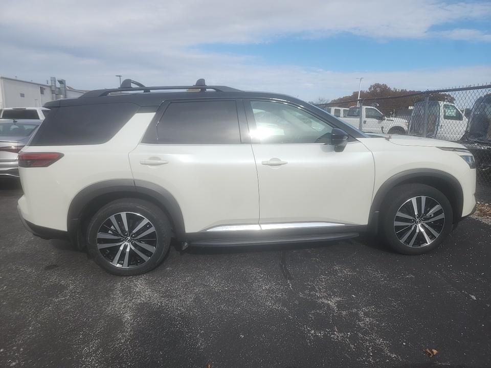 2023 Nissan Pathfinder Platinum photo 2