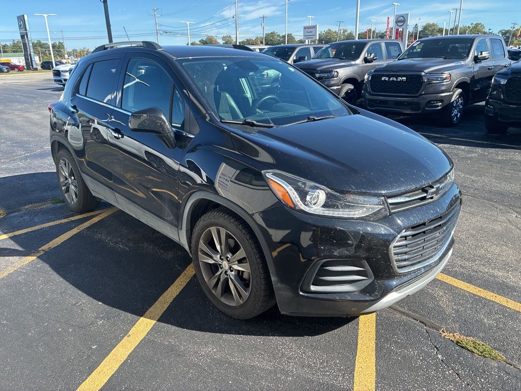 2020 Chevrolet Trax LT photo 2