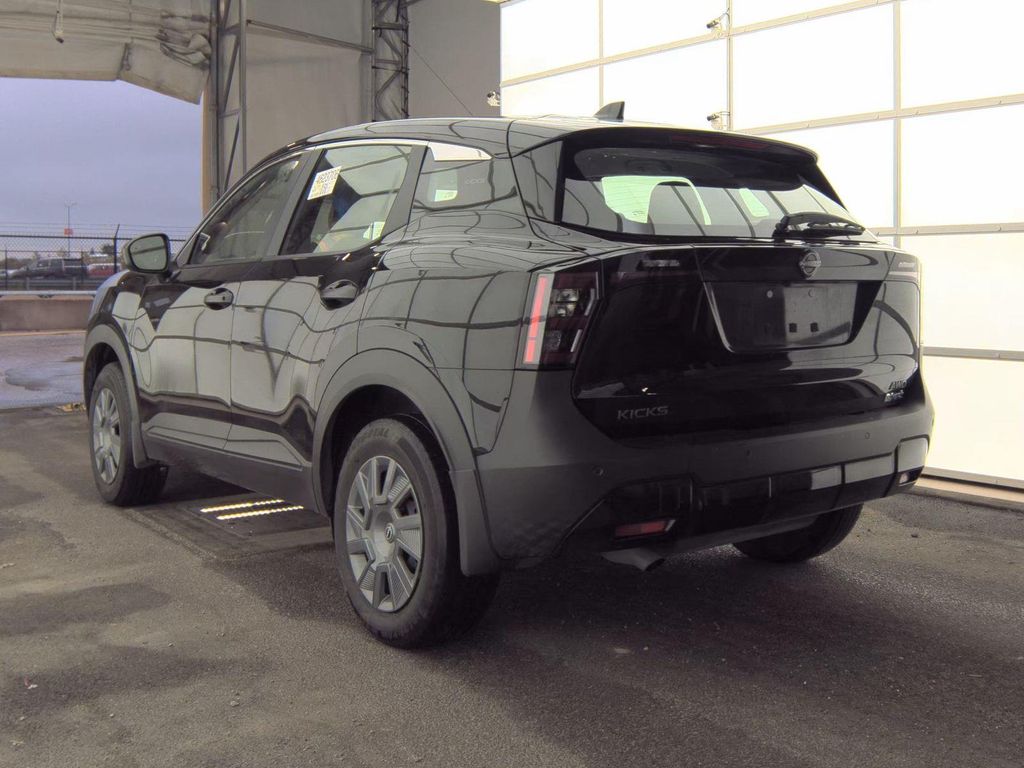2025 Nissan Kicks S photo 4