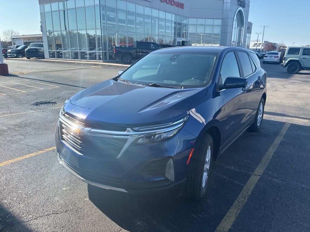 2023 Chevrolet Equinox photo 2