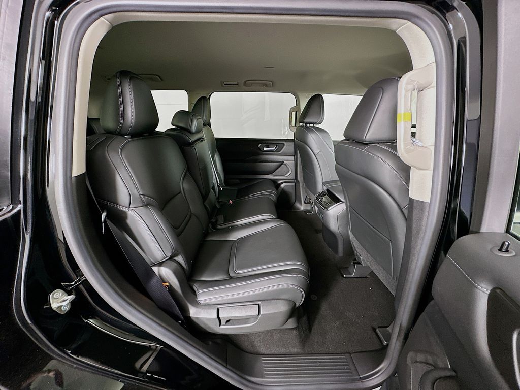 2026 Nissan Armada SV - Photo 34