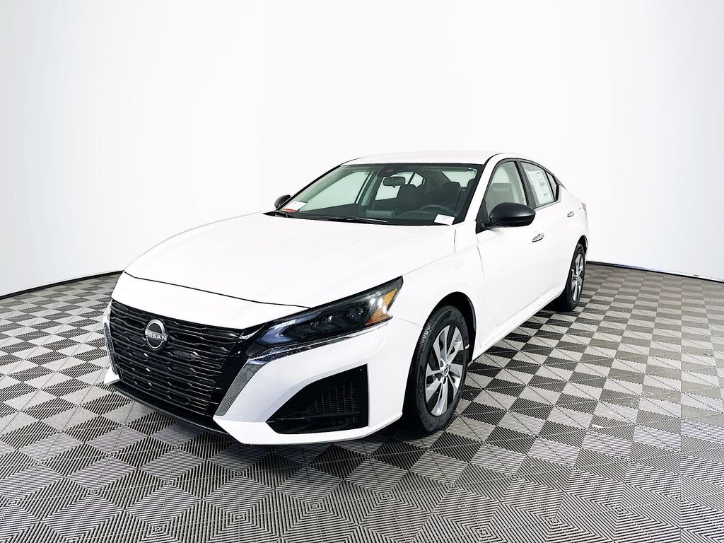2025 Nissan Altima S photo 4
