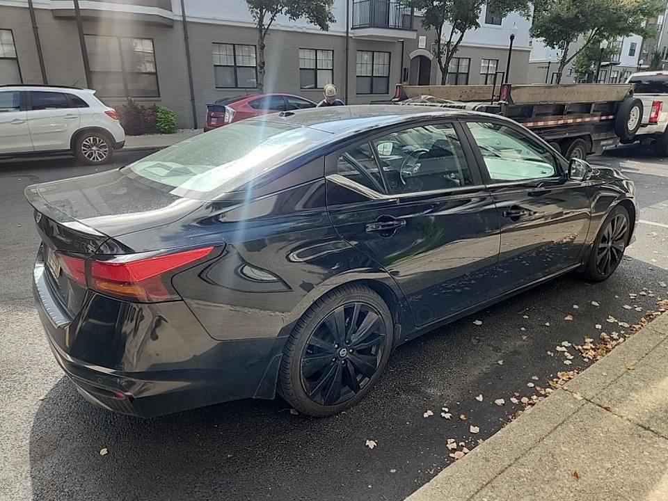 2022 Nissan Altima 2.5 SR photo 3