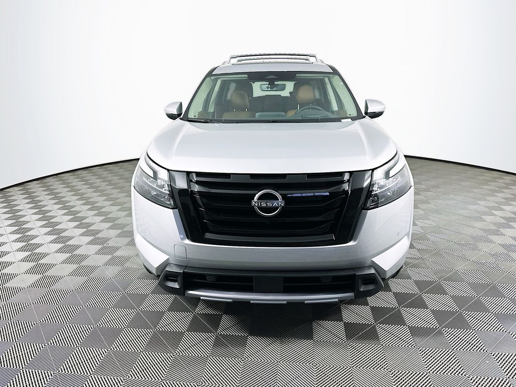 2025 Nissan Pathfinder Platinum photo 3