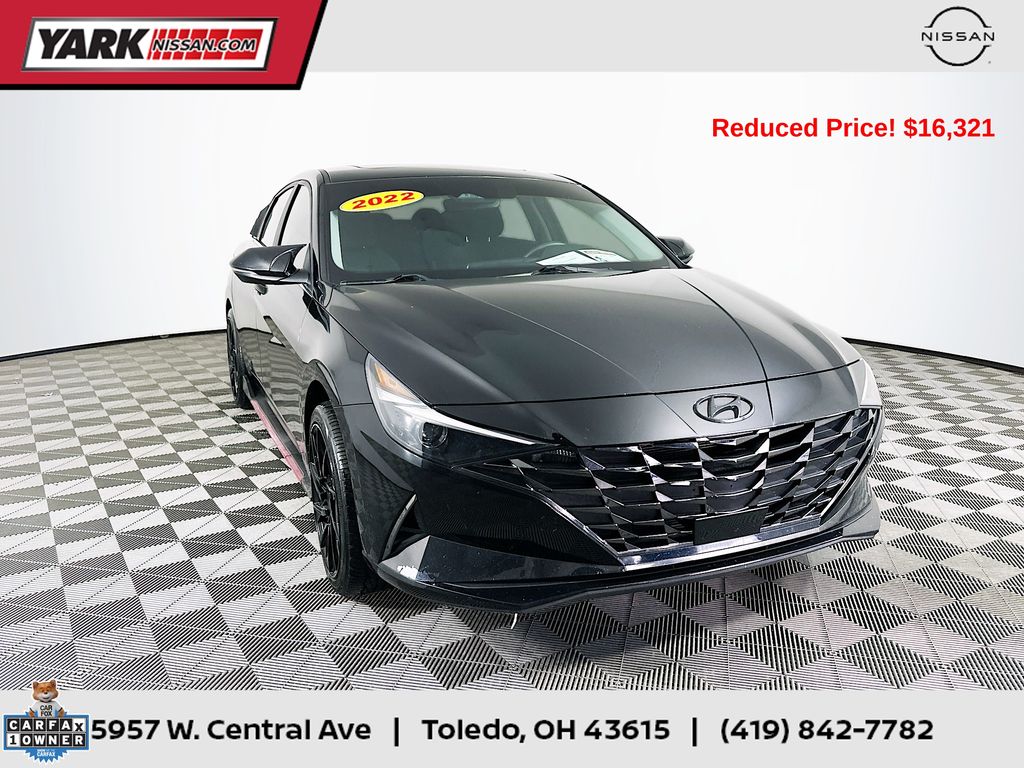 2022 Hyundai Elantra SEL's photo