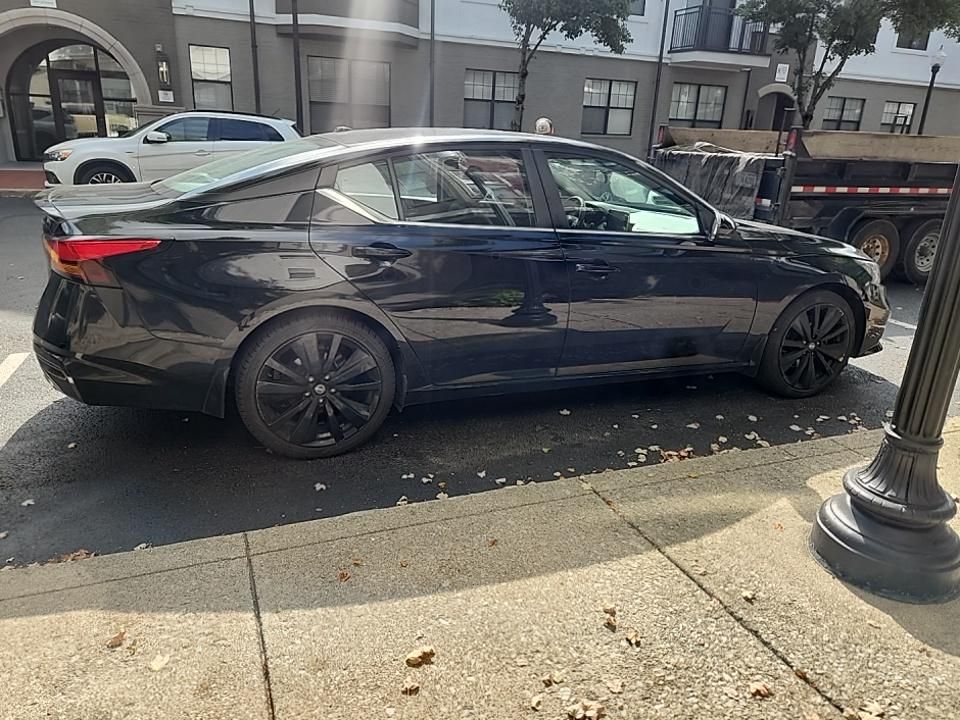 2022 Nissan Altima 2.5 SR photo 2
