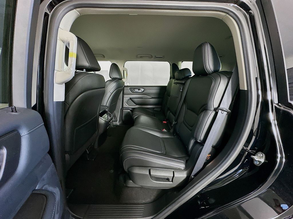 2026 Nissan Armada SV - Photo 30