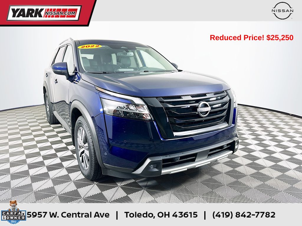 2022 Nissan Pathfinder SL's photo
