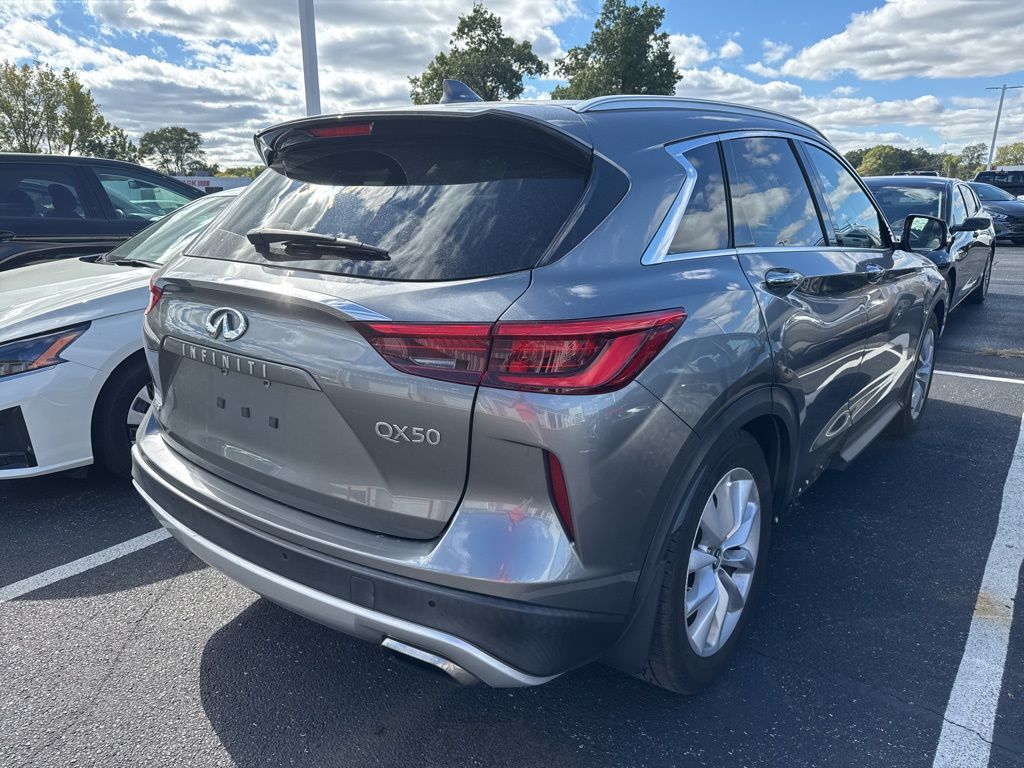 2019 Infiniti QX50 Essential photo 3