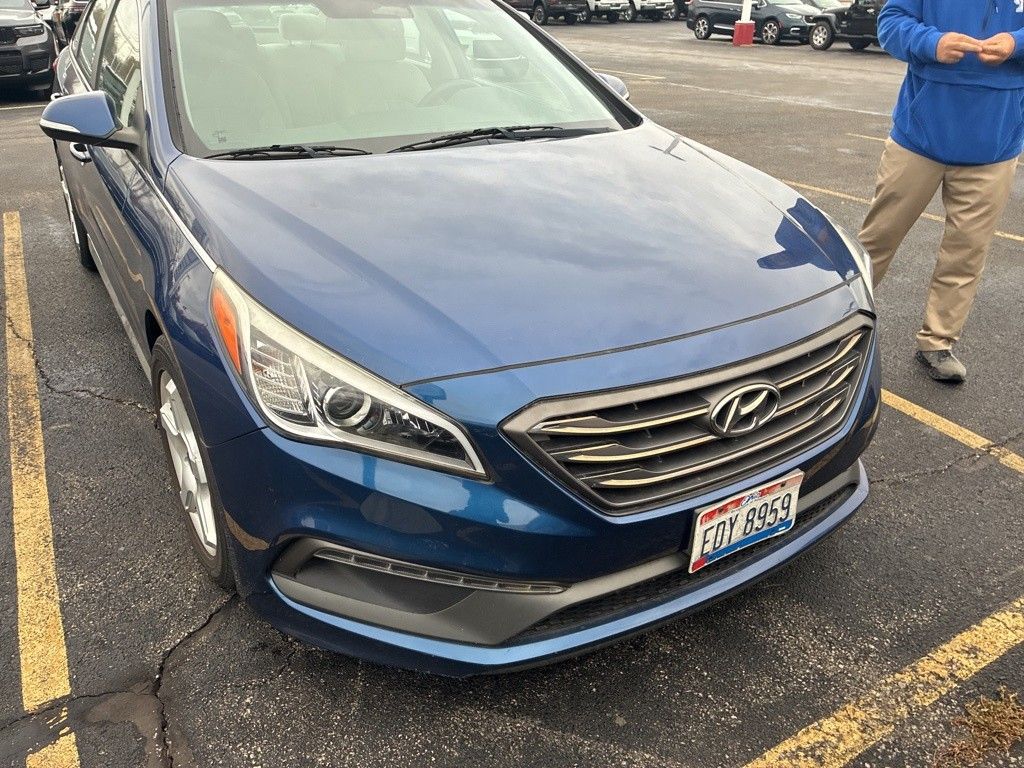 2015 Hyundai Sonata Limited Sport photo 2